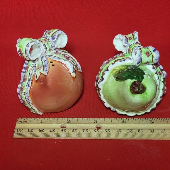 Ceramic Salt and Pepper Shakers Set Fruit Pear Peach Wrapped in Bow Floral Ribbo - Picture 10 of 14